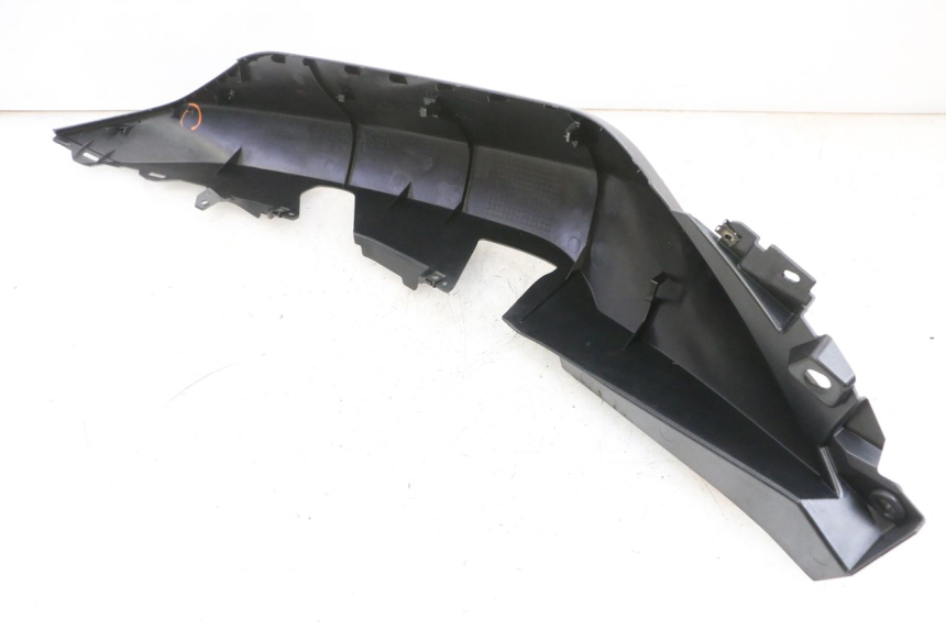 photo de LATERAL TRASEIRO DIREITO YAMAHA TRICITY 300 (2020 - 2024) - Pontos de fixação