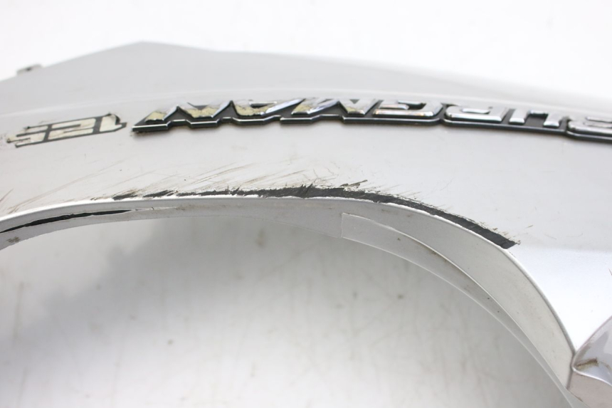 photo de LATERAL TRASEIRO DIREITO SUZUKI UH BURGMAN 125 (2002 - 2006) - Pontos de fixação