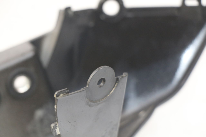 photo de LATERAL TRASEIRO DIREITO SYM WOLF SB 125 (2011 - 2018) - Zoom do estado de desgaste