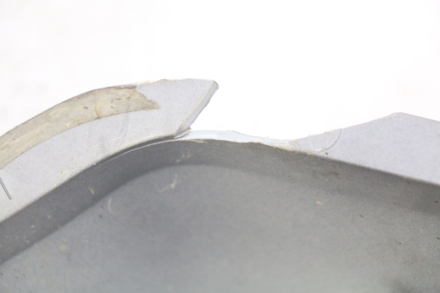 photo de LATERAL TRASEIRO DIREITO SYM WOLF SB 125 (2011 - 2018) - Outro ângulo de visão