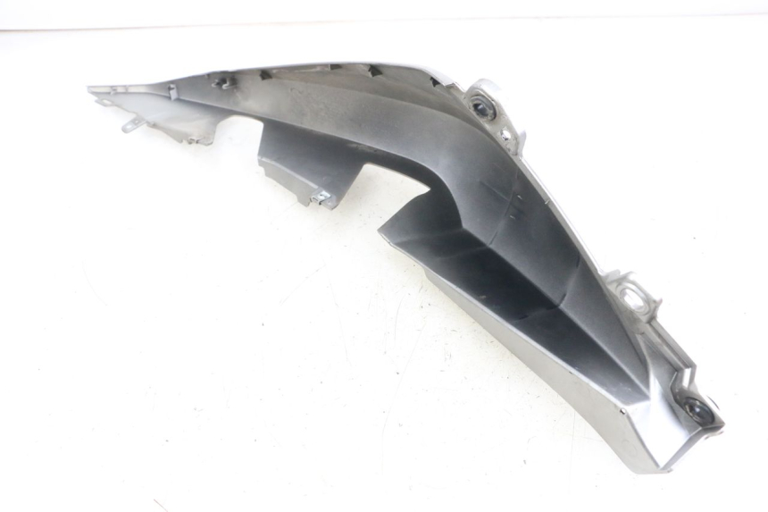 photo de LATERAL TRASEIRO DIREITO YAMAHA XMAX X-MAX ABS 125 (2017 - 2020) - Zoom do estado de desgaste