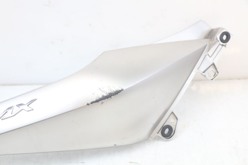 photo de LATERAL TRASEIRO DIREITO YAMAHA XMAX X-MAX ABS 125 (2017 - 2020) - Outro ângulo de visão