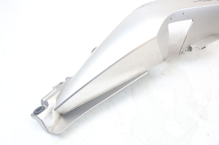 photo de LATERAL TRASEIRO DIREITO YAMAHA XMAX X-MAX ABS 125 (2017 - 2020) - Pontos de fixação