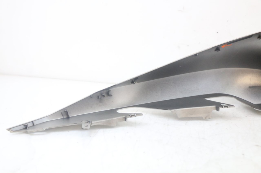 photo de LATERAL TRASEIRO DIREITO YAMAHA XMAX X-MAX ABS 125 (2017 - 2020) - Marcações e referências
