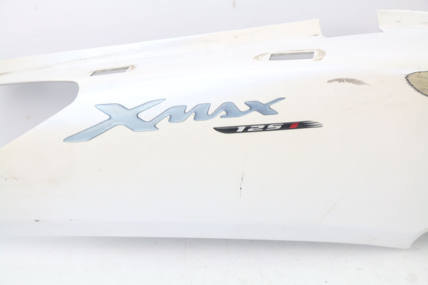photo de LATERAL TRASEIRO DIREITO YAMAHA XMAX X-MAX 125 (2006 - 2009) - Detalhes característicos