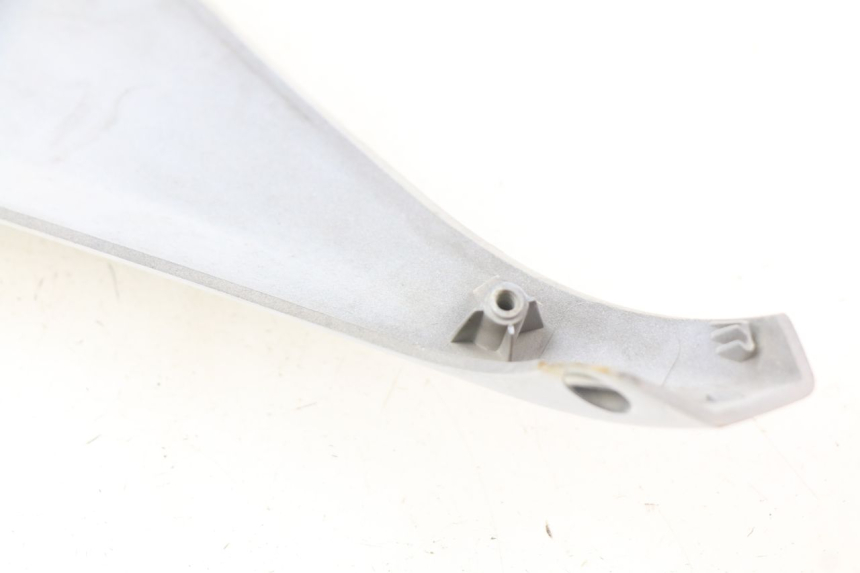 photo de LATERAL TRASEIRO DIREITO YAMAHA XMAX X-MAX 125 (2006 - 2009) - Zoom do estado de desgaste
