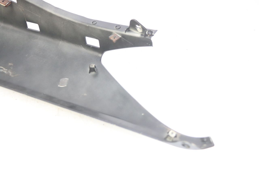 photo de LATERAL TRASEIRO DIREITO YAMAHA XMAX X-MAX 125 (2006 - 2009) - Zoom do estado de desgaste
