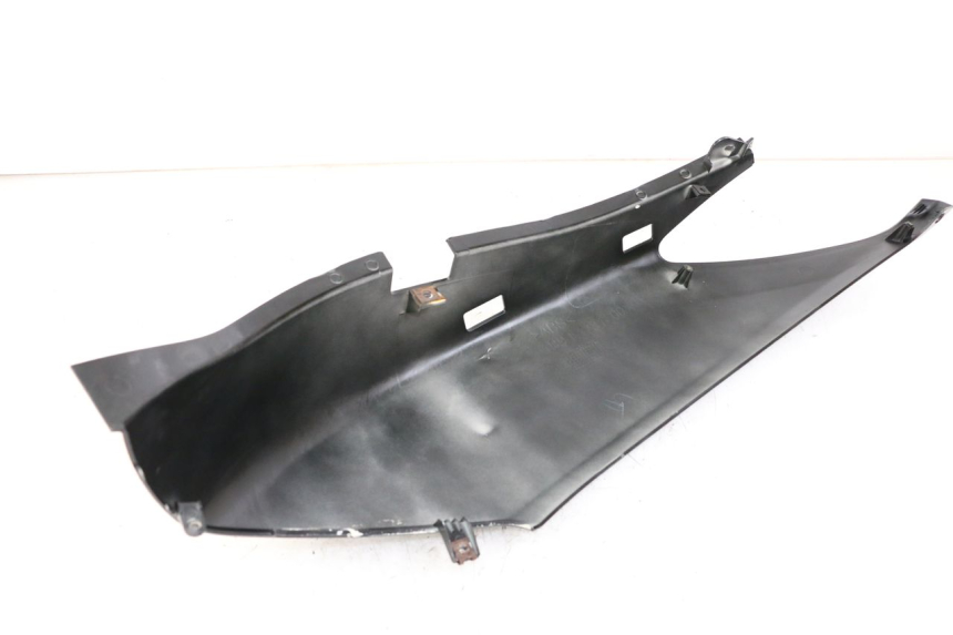 photo de LATERAL TRASEIRO DIREITO YAMAHA XMAX X-MAX 125 (2006 - 2009) - Vista geral