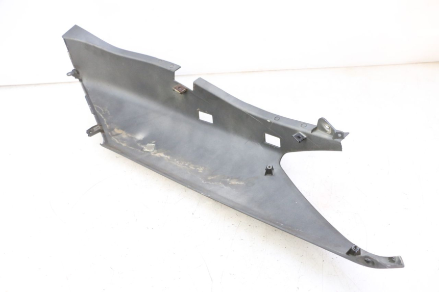 photo de LATERAL TRASEIRO DIREITO YAMAHA X-MAX XMAX 250 (2006 - 2009) - Zoom do estado de desgaste