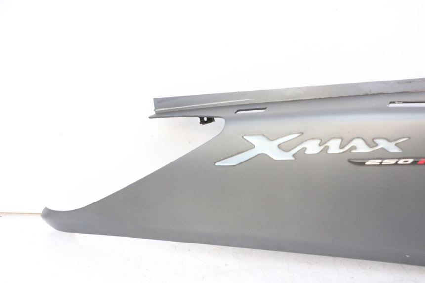 photo de LATERAL TRASEIRO DIREITO YAMAHA X-MAX XMAX 250 (2006 - 2009) - Pontos de fixação