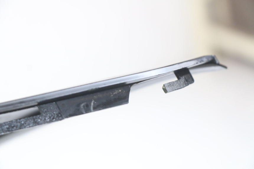 photo de LATERAL TRASEIRO DIREITO SYM X-PRO 4T 50 (2014 - 2021) - Detalhe da peça