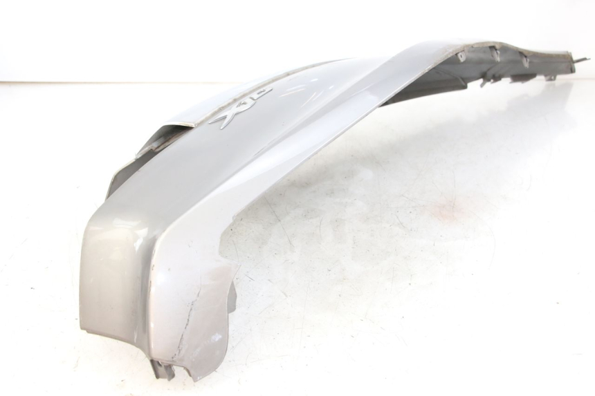 photo de LATERAL TRASEIRO DIREITO PIAGGIO X10 125 (2012 - 2017) - Detalhes característicos