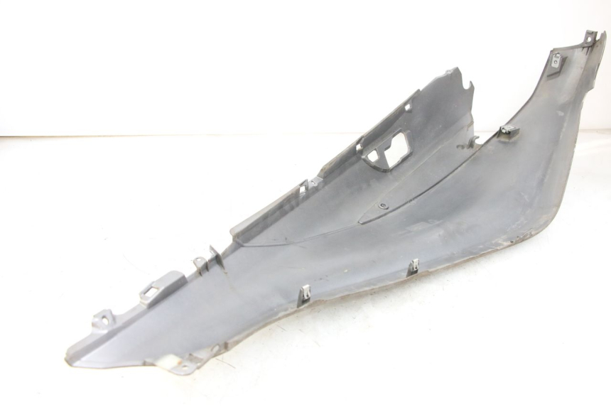 photo de LATERAL TRASEIRO DIREITO PIAGGIO X10 125 (2012 - 2017) - Outro ângulo de visão