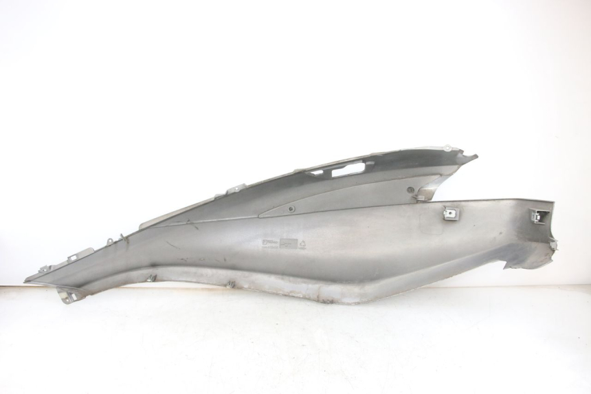 photo de LATERAL TRASEIRO DIREITO PIAGGIO X10 125 (2012 - 2017) - Pontos de fixação