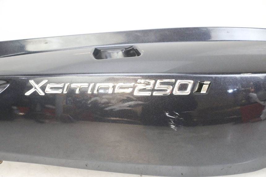 photo de LATERAL TRASEIRO DIREITO KYMCO XCITING 250 (2006 - 2009) - Detalhes característicos