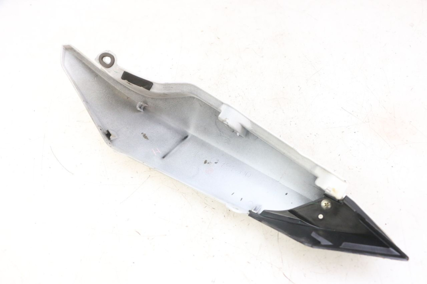 photo de LATERAL TRASEIRO DIREITO YAMAHA XJ6 ABS 600 (2008 - 2016) - Pontos de fixação