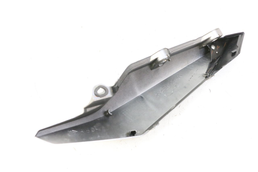 photo de LATERAL TRASEIRO DIREITO YAMAHA XJ6 600 (2008 - 2016) - Pontos de fixação