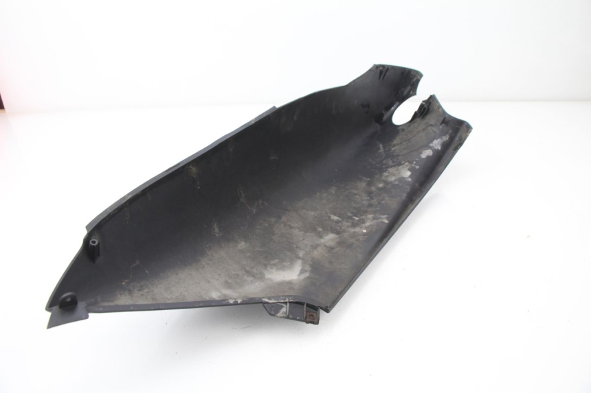 photo de LATERAL TRASEIRO DIREITO YAMAHA YP MAJESTY 125 (1998 - 2001) - Zoom do estado de desgaste
