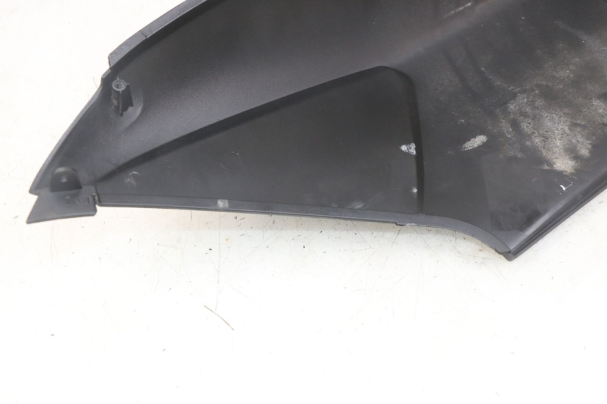 photo de LATERAL TRASEIRO DIREITO YAMAHA YP MAJESTY 125 (2007 - 2010) - Detalhe da peça