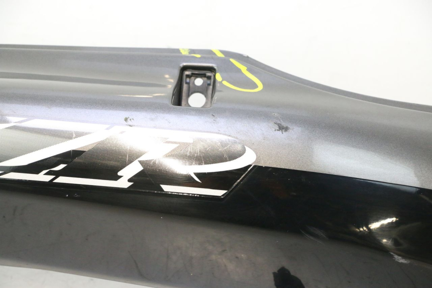 photo de LADO TRASEIRO DIREITO KAWASAKI ZZR 600 (1995 - 2004) - Zoom do estado de desgaste