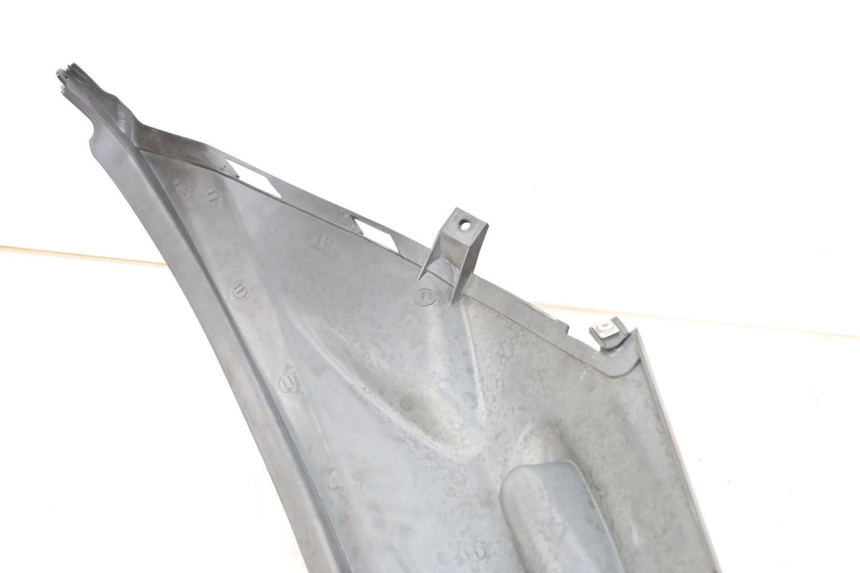 photo de LATERAL TRASEIRO ESQUERDO DAELIM A-FOUR 2T 50 (2005 - 2012) - Detalhe da peça