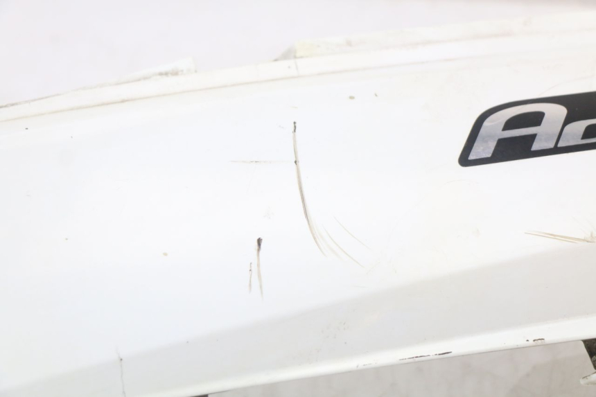 photo de LATERAL TRASEIRO ESQUERDO SUZUKI ADDRESS 110 (2015 - 2020) - Pontos de fixação