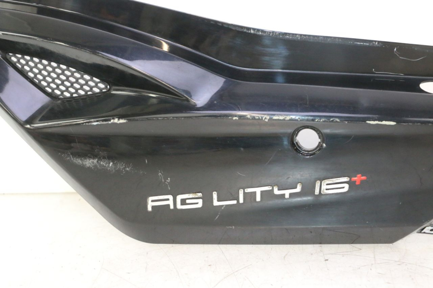 photo de LATERAL TRASEIRO ESQUERDO KYMCO AGILITY 16+ 4T 50 (2018 - 2023) - Zoom do estado de desgaste