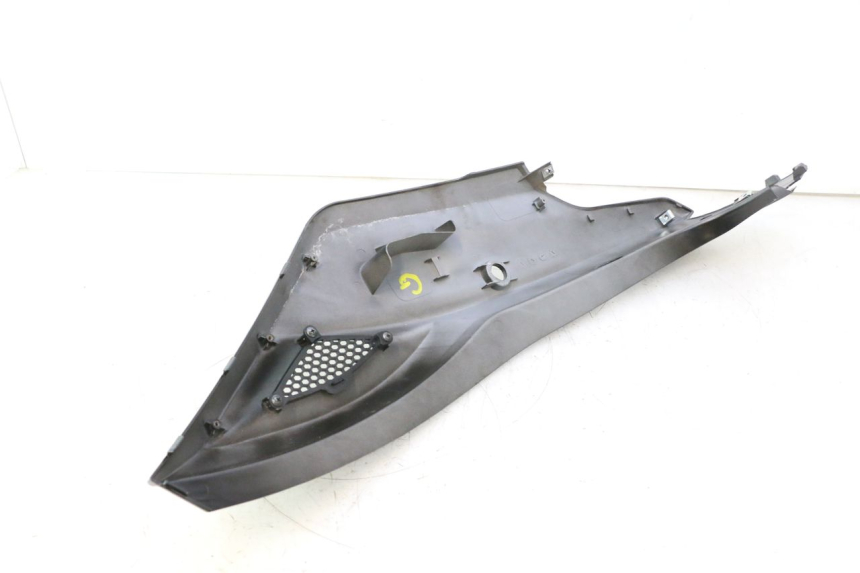 photo de LATERAL TRASEIRO ESQUERDO KYMCO AGILITY CITY 16P 125 (2015 - 2024) - Detalhes característicos