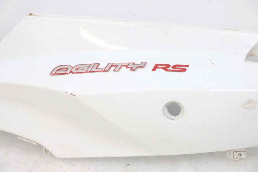 photo de LATERAL TRASEIRO ESQUERDO KYMCO AGILITY RS 4T 50 (2009 - 2013) - Detalhes característicos