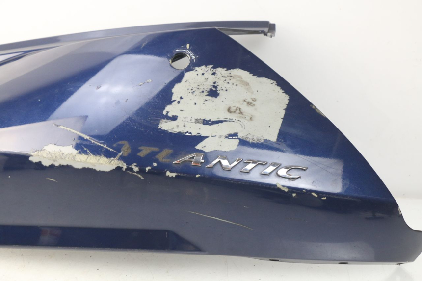 photo de LATERAL TRASEIRO ESQUERDO APRILIA ATLANTIC 125 (2003 - 2009) - Detalhe da peça