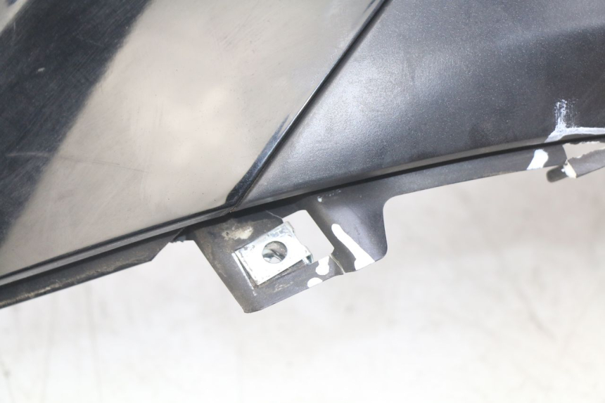 photo de LATERAL TRASEIRO ESQUERDO PIAGGIO BEVERLY 125 (2010 - 2015) - Pontos de fixação