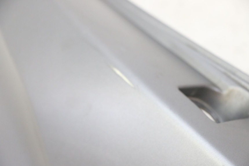 photo de LATERAL TRASEIRO ESQUERDO MOTRON BREEZY 4T 50 (2021 - 2025) - Pontos de fixação