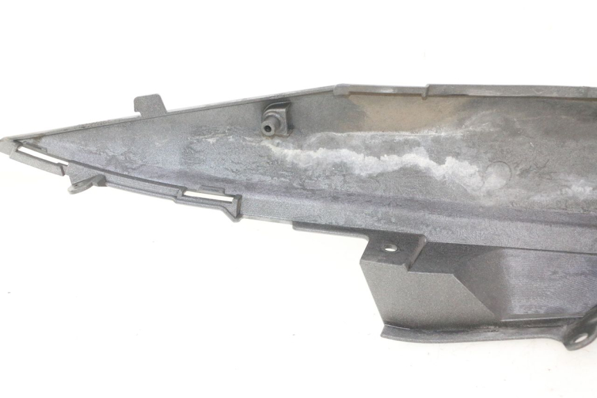 photo de LATERAL TRASEIRO ESQUERDO SUZUKI BURGMAN 125 (2007 - 2014) - Pontos de fixação