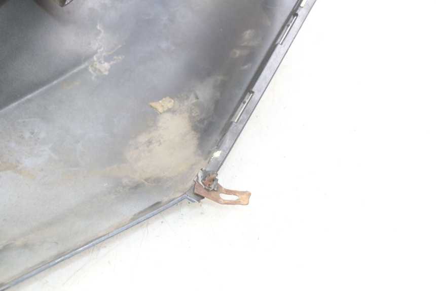 photo de LATERAL TRASEIRO ESQUERDO BMW C1 125 (2000 - 2003) - Detalhe da peça