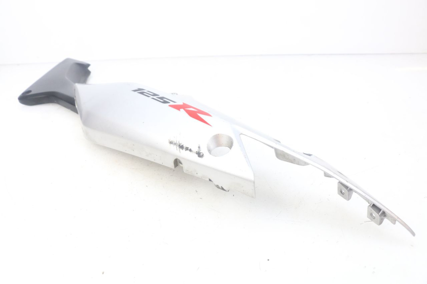 photo de LATERAL TRASEIRO ESQUERDO HONDA CBR R 125 (2003 - 2006) - Pontos de fixação