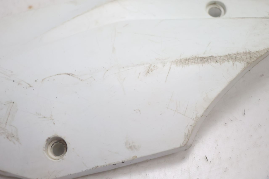 photo de PAINEL LATERAL TRASEIRO ESQUERDO HONDA CRF CR-F 125 (2020 - 2021) - Zoom do estado de desgaste