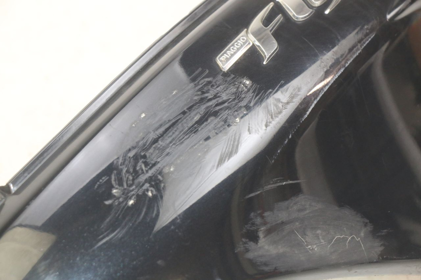 photo de LATERAL TRASEIRO ESQUERDO PIAGGIO FLY 4T 50 (2013 - 2017) - Pontos de fixação