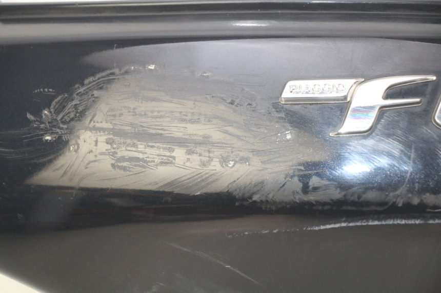 photo de LATERAL TRASEIRO ESQUERDO PIAGGIO FLY 4T 50 (2013 - 2017) - Estado da superfície