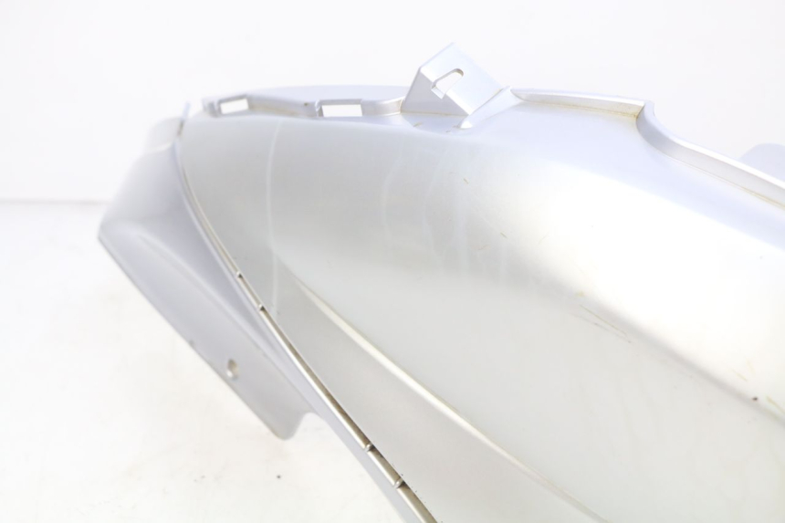photo de LATERAL TRASEIRO ESQUERDO PIAGGIO FLY 100 (2006 - 2010) - Detalhe da peça