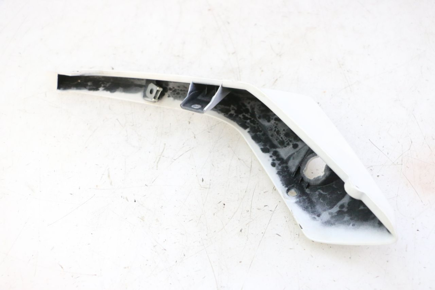 photo de LATERAL TRASEIRO ESQUERDO BMW G310 R 310 (2016 - 2020) - Zoom do estado de desgaste