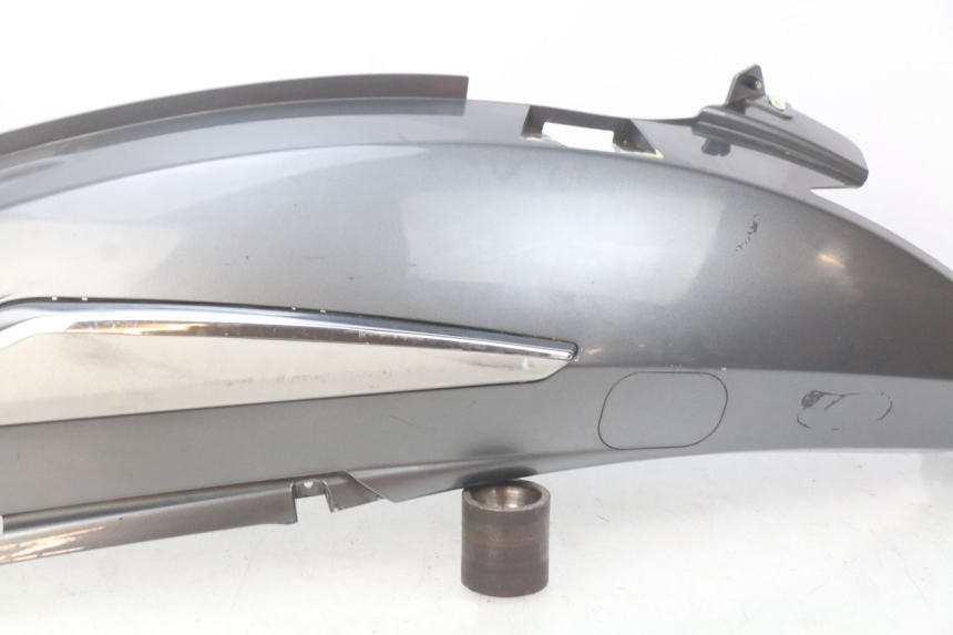 photo de LATERAL TRASEIRO ESQUERDO PEUGEOT GEOPOLIS 400 (2007 - 2013) - Detalhes característicos