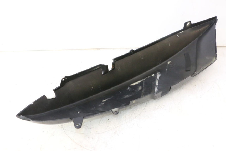 photo de LATERAL TRASEIRO ESQUERDO GILERA GP 800 (2007 - 2013) - Detalhes característicos