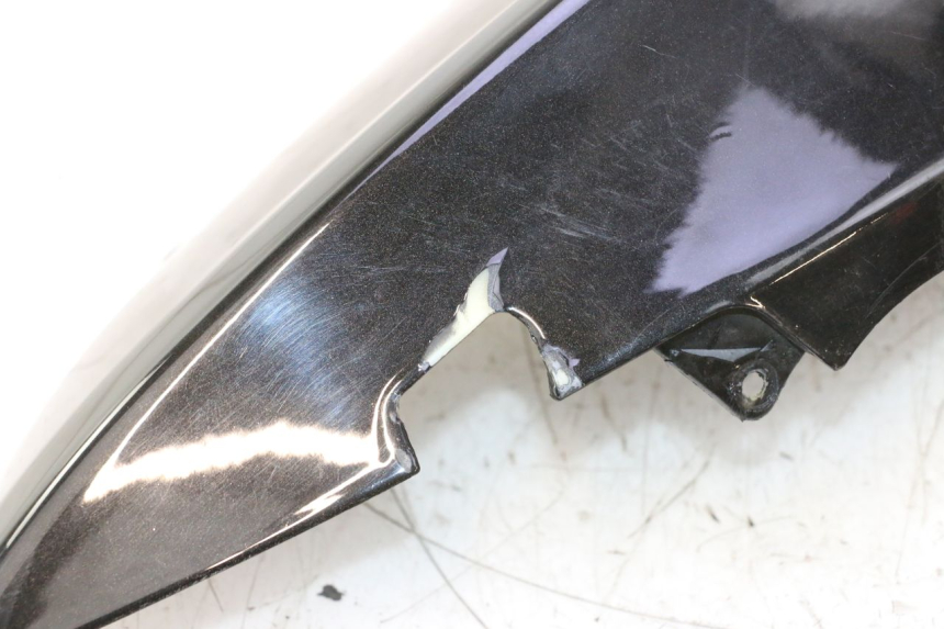 photo de LATERAL TRASEIRO ESQUERDO GILERA GP 800 (2007 - 2013) - Estado da superfície