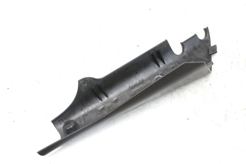 photo de LATERAL TRASEIRO ESQUERDO DERBI GPR 50 (2004 - 2009) - Detalhe da peça