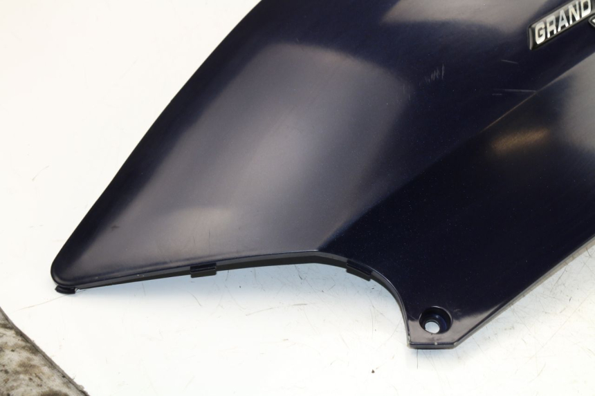 photo de LATERAL TRASEIRO ESQUERDO KYMCO GRAND DINK 125 (2008 - 2014) - Detalhes característicos