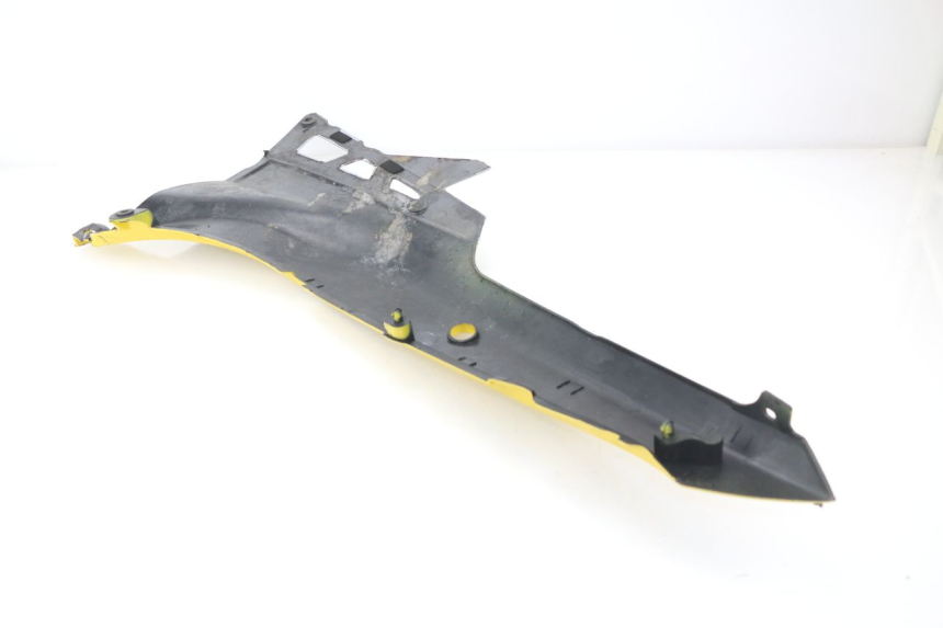 photo de LATERAL TRASEIRO ESQUERDO SUZUKI GSXF GSX F 600 (1988 - 1997) - Estado da superfície
