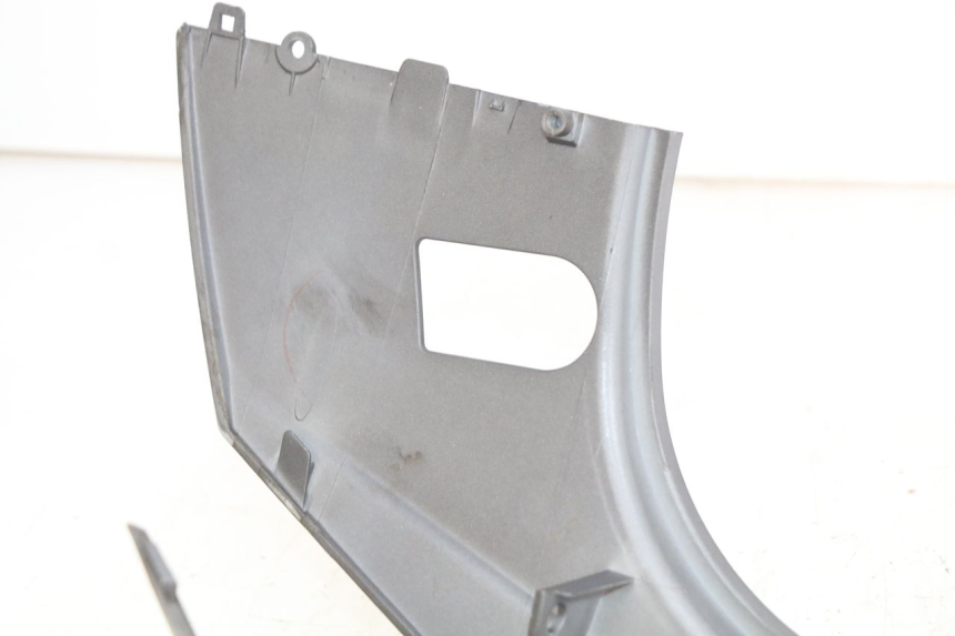 photo de LATERAL TRASEIRO ESQUERDO SYM GTS EFI 125 (2012 - 2016) - Estado da superfície