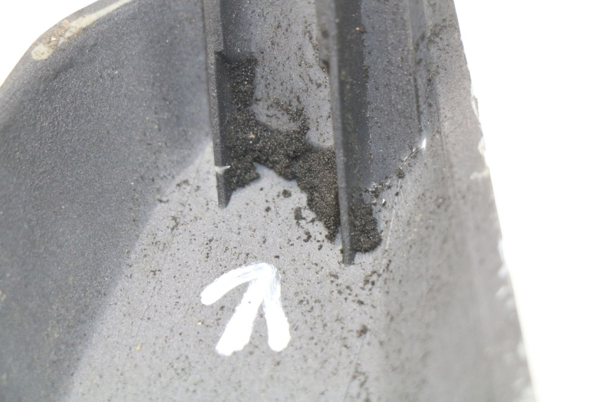 photo de LATERAL TRASEIRO ESQUERDO SYM GTS EVO 125 (2009 - 2013) - Detalhe da peça