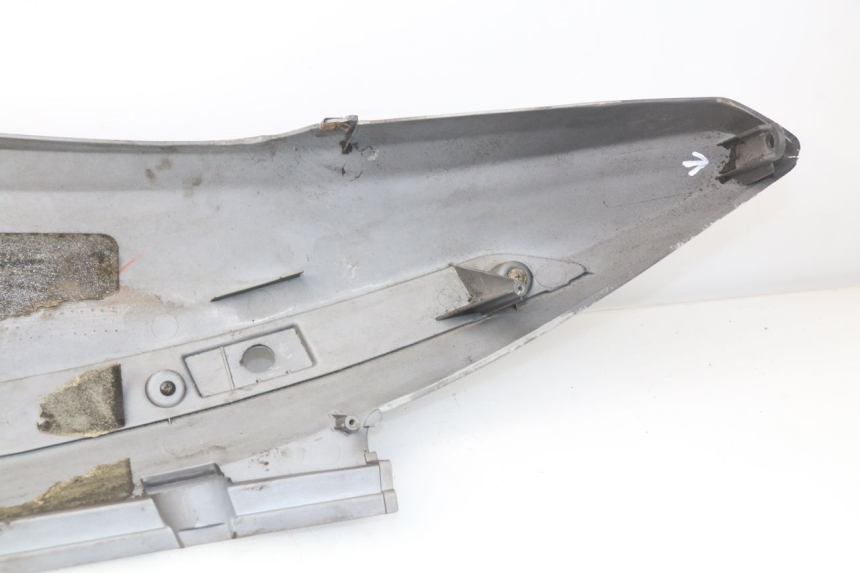 photo de LATERAL TRASEIRO ESQUERDO SYM GTS EVO 125 (2009 - 2013) - Zoom do estado de desgaste