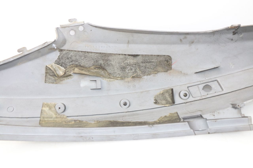 photo de LATERAL TRASEIRO ESQUERDO SYM GTS EVO 125 (2009 - 2013) - Outro ângulo de visão